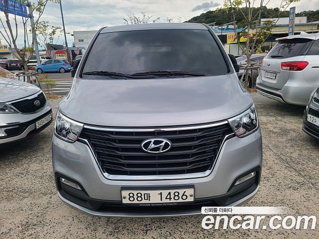 Hyundai Grand Starex Van 5-Seater Modern