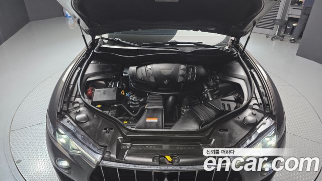 Maserati Levante 3.0 Diesel AWD GranLusso 2018 — фото 6