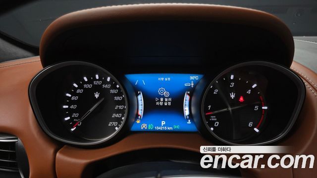 Maserati Levante 3.0 Diesel AWD GranLusso 2018 — фото 8
