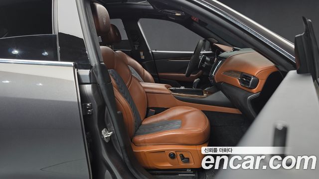 Maserati Levante 3.0 Diesel AWD GranLusso 2018 — фото 11