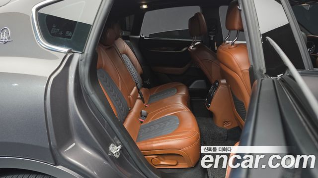 Maserati Levante 3.0 Diesel AWD GranLusso 2018 — фото 12