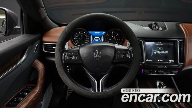 Maserati Levante 3.0 Diesel AWD GranLusso 2018 — фото 14