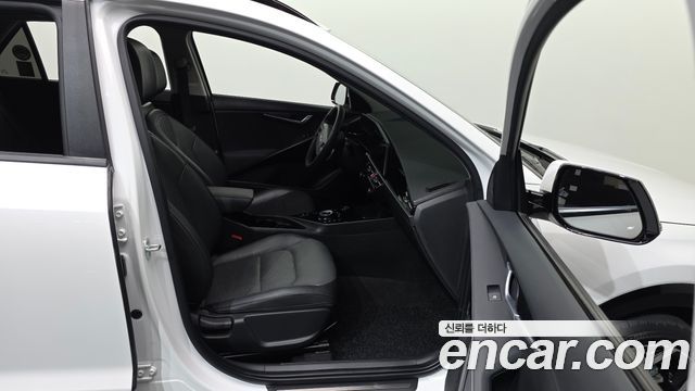 Kia Niro Signature 2022 — фото 11