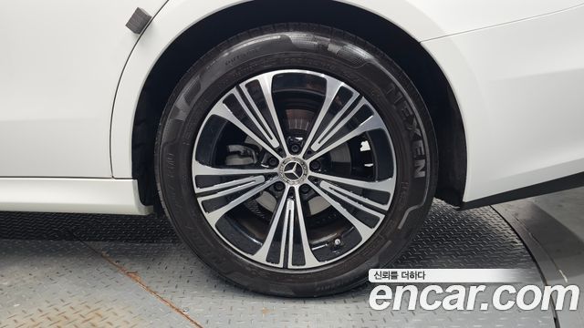 Mercedes-Benz E-Class (W214) E200 Avantgarde 2024 — фото 21