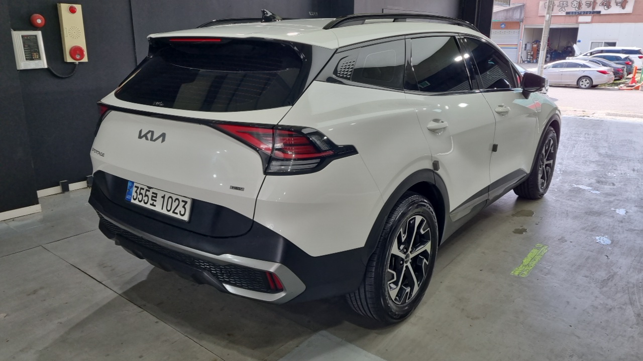 Kia Sportage Hybrid (V) Signature Gravity 4WD 2023 — фото 2