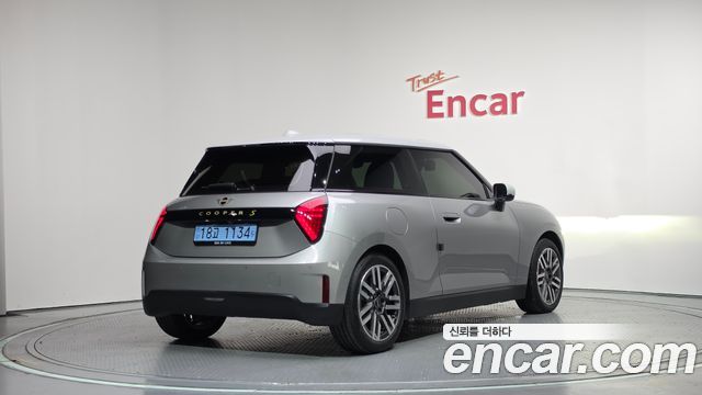 MINI Cooper Electric (IV) SE Classic 2024 — фото 2