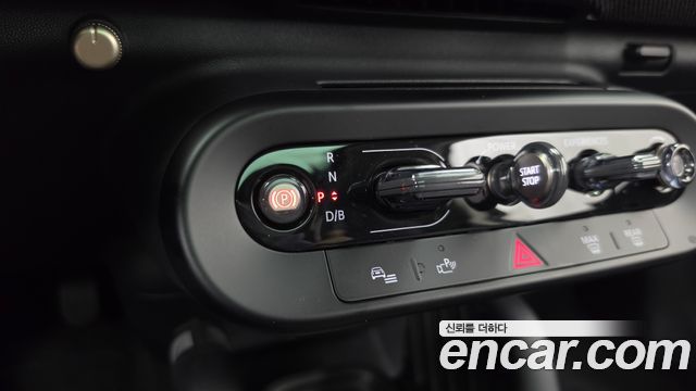 MINI Cooper Electric (IV) SE Classic 2024 — фото 9