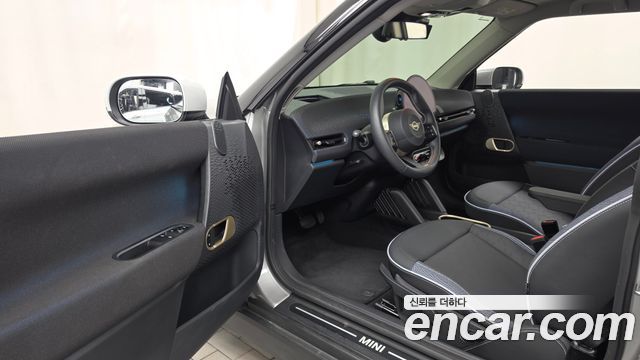 MINI Cooper Electric (IV) SE Classic 2024 — фото 10