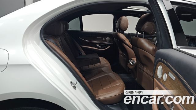 Mercedes-Benz E-Class (W213) E220d 4MATIC Exclusive 2023 — фото 11