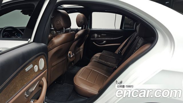 Mercedes-Benz E-Class (W213) E220d 4MATIC Exclusive 2023 — фото 12