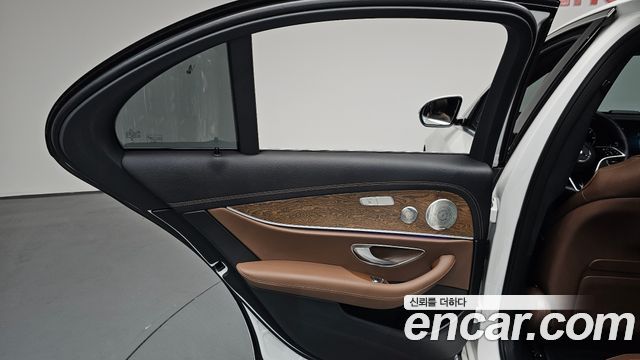 Mercedes-Benz E-Class (W213) E220d 4MATIC Exclusive 2023 — фото 25
