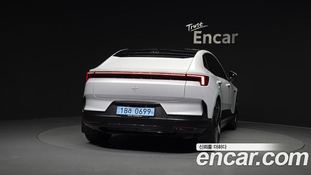 Polestar 4 Long Range Single Moter 2026 — фото 4