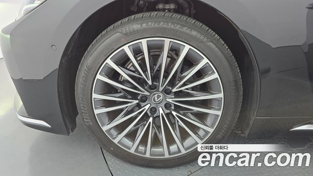 Lexus LS500 (V) 3.5 Luxury AWD 2024 — фото 5