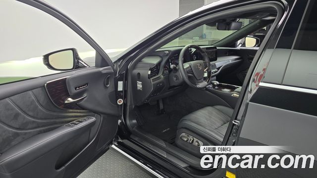 Lexus LS500 (V) 3.5 Luxury AWD 2024 — фото 10