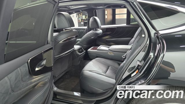 Lexus LS500 (V) 3.5 Luxury AWD 2024 — фото 11