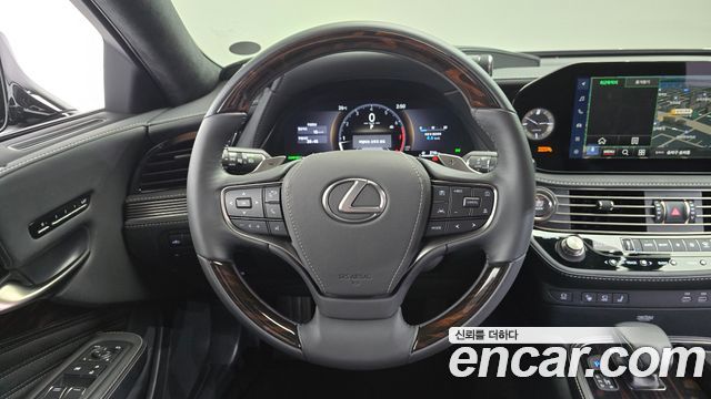 Lexus LS500 (V) 3.5 Luxury AWD 2024 — фото 13