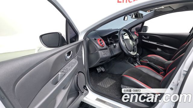 Renault Korea Clio Intens 2018 — фото 10