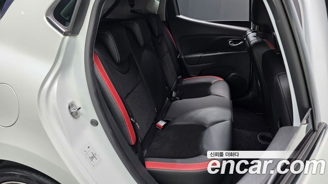 Renault Korea Clio Intens 2018 — фото 11