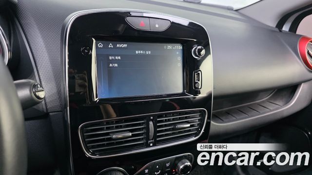 Renault Korea Clio Intens 2018 — фото 15