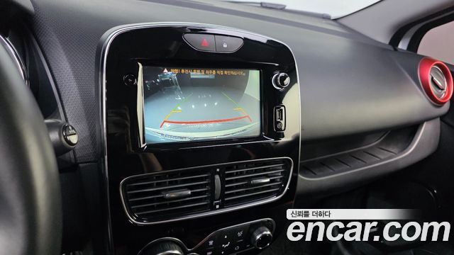 Renault Korea Clio Intens 2018 — фото 17