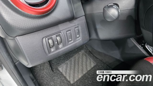 Renault Korea Clio Intens 2018 — фото 18