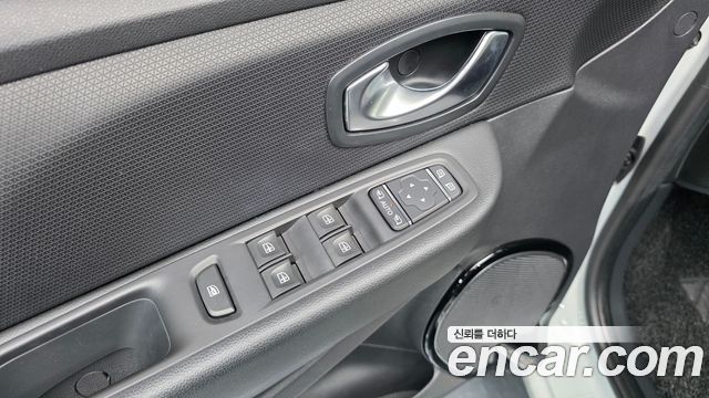Renault Korea Clio Intens 2018 — фото 20
