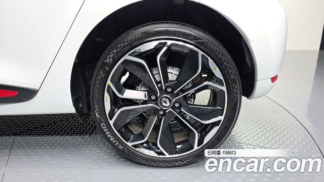 Renault Korea Clio Intens 2018 — фото 21