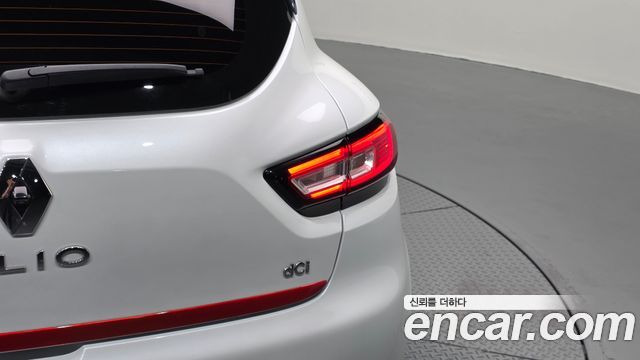 Renault Korea Clio Intens 2018 — фото 23