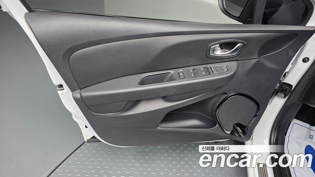 Renault Korea Clio Intens 2018 — фото 24