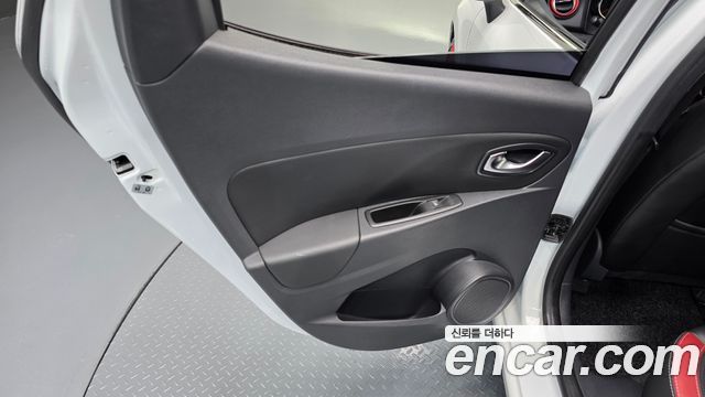 Renault Korea Clio Intens 2018 — фото 25
