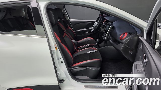 Renault Korea Clio Intens 2018 — фото 26