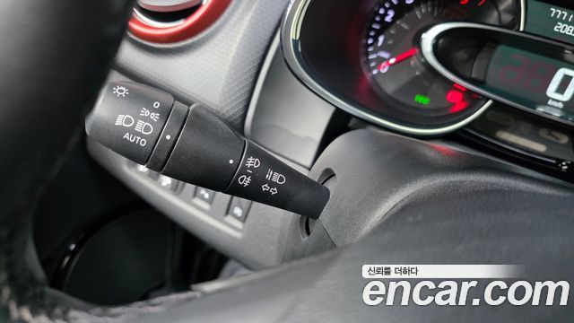 Renault Korea Clio Intens 2018 — фото 28