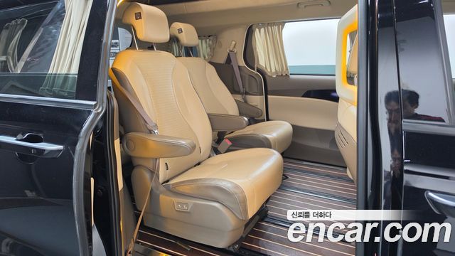 Kia Carnival (IV) Hi Limousine Conversion(LPG) 2023 — фото 11