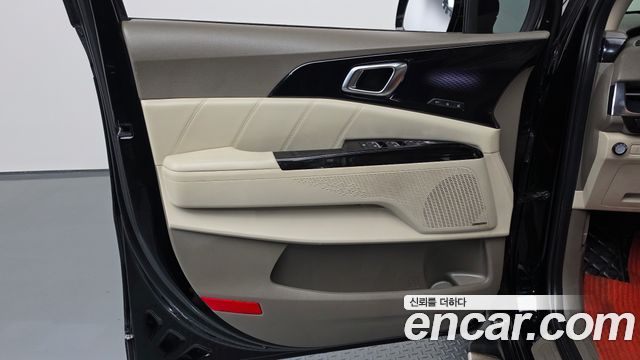Kia Carnival (IV) Hi Limousine Conversion(LPG) 2023 — фото 24