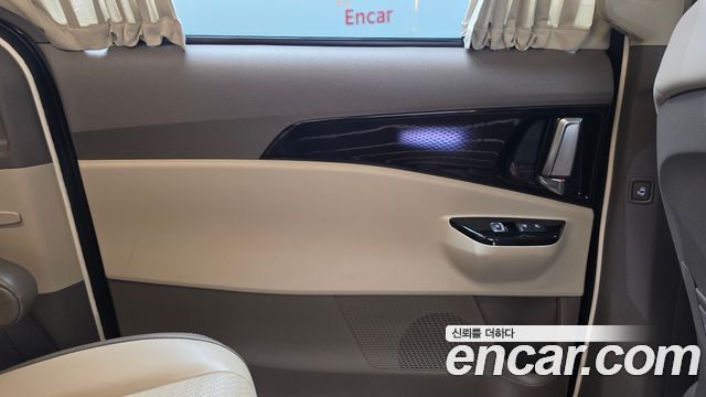 Kia Carnival (IV) Hi Limousine Conversion(LPG) 2023 — фото 25