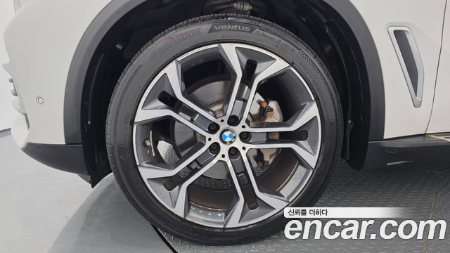 BMW X5 (G05) xDrive 40i xLine 2021 — фото 5