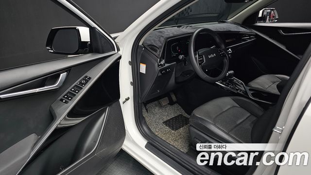 Kia Niro Prestige 2022 — фото 11