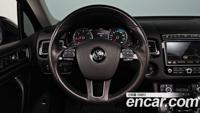 Volkswagen Touareg V6 3.0 TDI Bluemotion Premium 7P5 2016 — фото 12