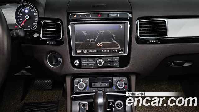 Volkswagen Touareg V6 3.0 TDI Bluemotion Premium 7P5 2016 — фото 13