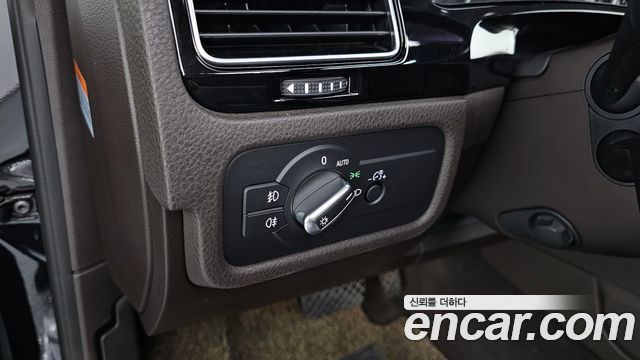 Volkswagen Touareg V6 3.0 TDI Bluemotion Premium 7P5 2016 — фото 19
