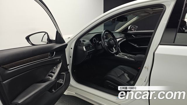 Honda Accord (X) 2.0 Hybrid Touring 2018 — фото 10