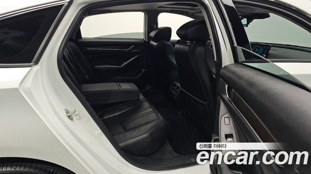 Honda Accord (X) 2.0 Hybrid Touring 2018 — фото 11