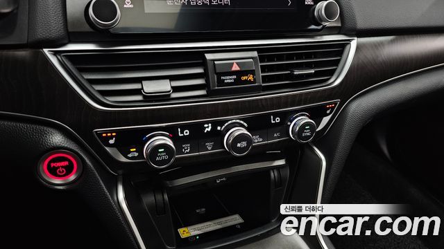 Honda Accord (X) 2.0 Hybrid Touring 2018 — фото 17