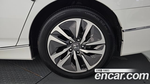 Honda Accord (X) 2.0 Hybrid Touring 2018 — фото 21
