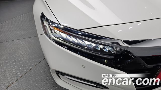 Honda Accord (X) 2.0 Hybrid Touring 2018 — фото 22
