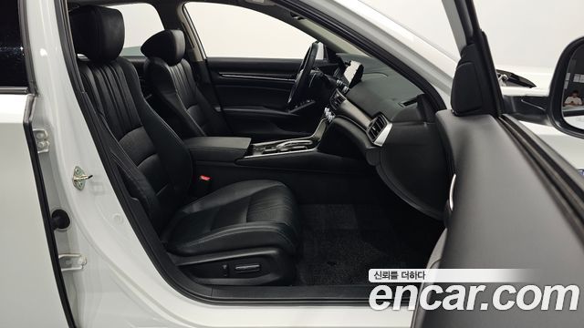 Honda Accord (X) 2.0 Hybrid Touring 2018 — фото 26