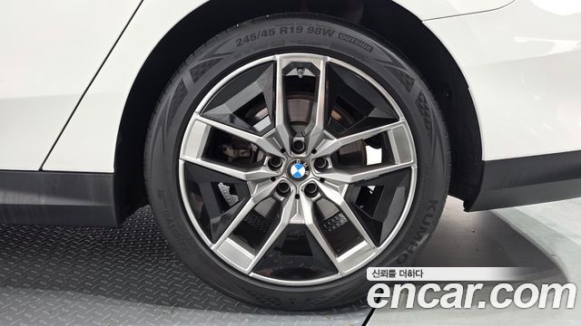 BMW 5 Series (G60) 520i 2024 — фото 21