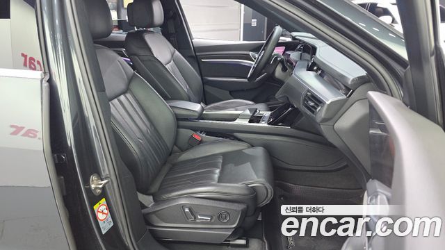 Audi e-tron 55 Quattro 2020 — фото 15