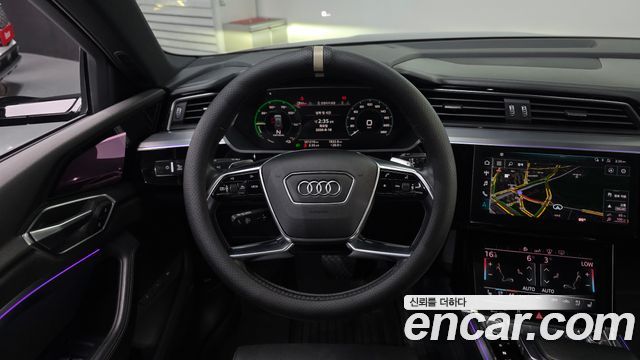 Audi e-tron 55 Quattro 2020 — фото 17