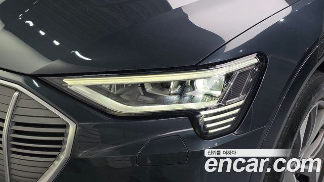 Audi e-tron 55 Quattro 2020 — фото 28